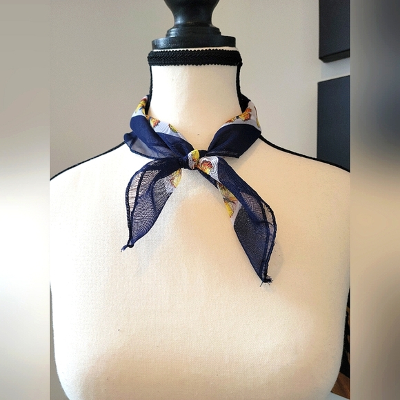 💥FREE with 3/$30 BUNDLE💥 -Sheer Butterfly Scarf - Picture 2 of 7